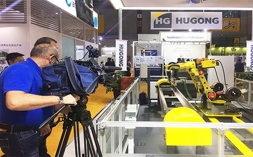 第二届进博会俄罗斯国家电视台拍摄平博意大利CEA展位